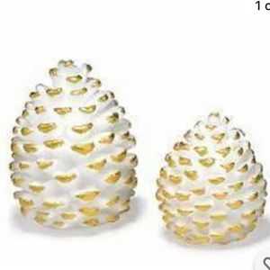 Avon LED Pinecone candles